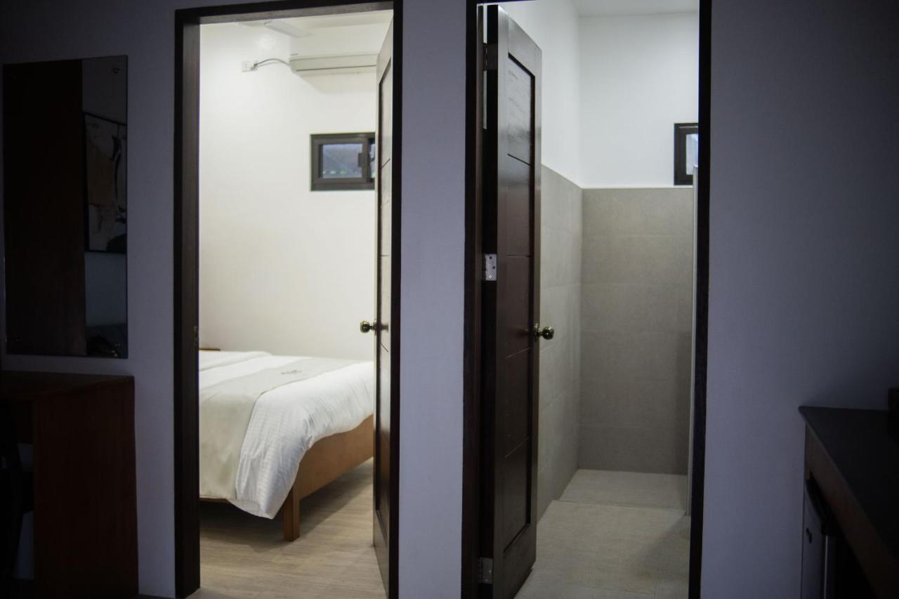 Thistle Inn Panglao Bagian luar foto