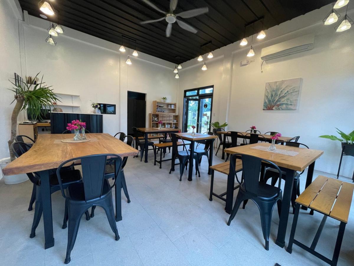 Thistle Inn Panglao Bagian luar foto